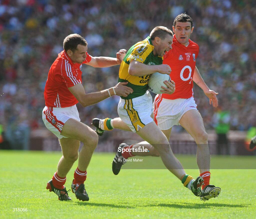 24 August 2008; Tomas O'Se, Kerry, in action against Alan O'Connor, left and Graham Canty, Cork. GAA Football All-Ireland Senior Champship Semi-Final, Kerry v Cork, Croke Park, Dublin. Picture credit: David Maher / SPORTSFILE