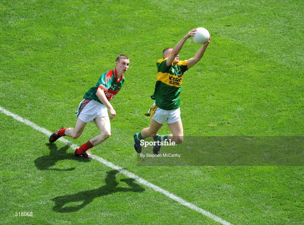 24 August 2008; Barry John Keane, Kerry, in action against John Broderick, Mayo. ESB GAA Football All-Ireland Minor Championship Semi-Final, Kerry v Mayo, Croke Park, Dublin. Picture credit: Stephen McCarthy / SPORTSFILE