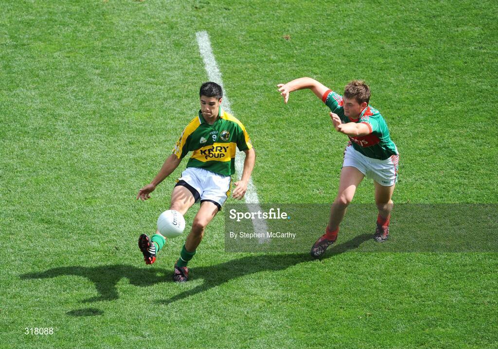 24 August 2008; Wayne Gutherie, Kerry, in action against Aodan O'Shea, Mayo. ESB GAA Football All-Ireland Minor Championship Semi-Final, Kerry v Mayo, Croke Park, Dublin. Picture credit: Stephen McCarthy / SPORTSFILE