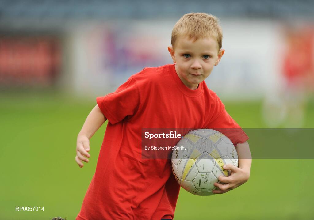 26 August 2008; Now in its sixth year, the Dublin Docklands Festival of Hurling and Gaelic Football helps young people from the Docklands develop their hurling and football skills. Today they had the experience of learning hurling and football skills from their sporting heroes Niall Quinn, Nicky English and Paul Casey during this year’s Docklands Festival of Hurling and Gaelic Football at Parnell Park. Pictured taking part is Alex Patrick English, age 5. Parnell Park, Dublin. Picture credit: Stephen McCarthy / SPORTSFILE