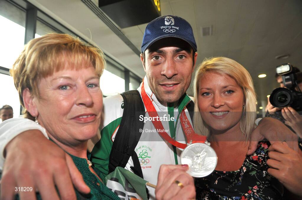 26 August 2008; Silver medallist Kenny Egan pictured with his mother Maura and girlfriend Karen Sullivan after arriving at Dublin Airport with the Irish Olympic Team, Dublin. Picture credit: David Maher / SPORTSFILE