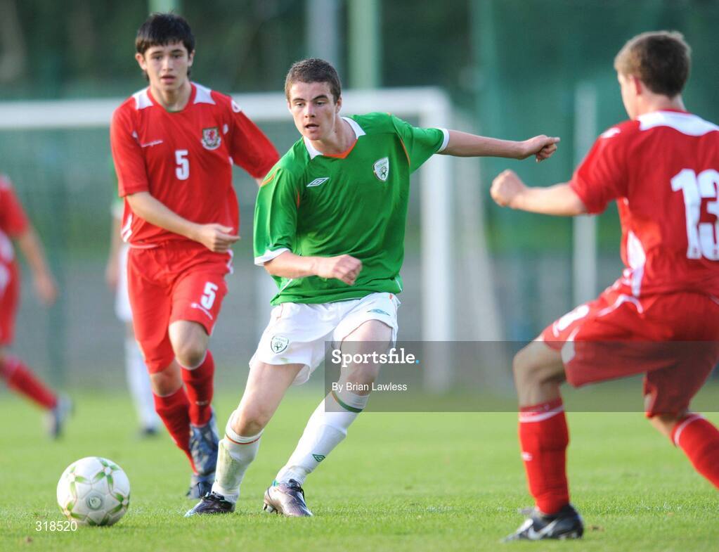 28 August 2008; Anthony Forde, Republic of Ireland, in action against Brandon Davies, left, and Aaron Phillips, Wales. Under-16 International Friendly, Republic of Ireland  v Wales, Whitehall, Dublin. Picture credit: Brian Lawless / SPORTSFILE