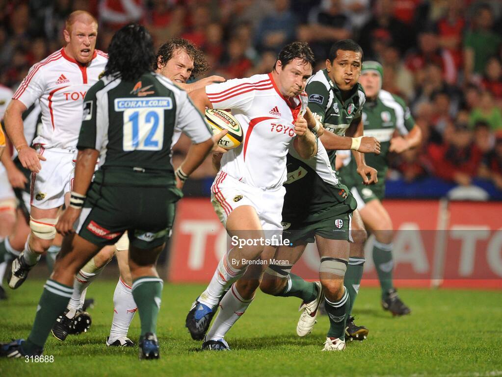 29 August 2008; David Wallace, Munster, breaks through the London Irish defence. Pre-Season Friendly - Munster v London Irish, Musgrave Park, Cork. Picture credit: Brendan Moran / SPORTSFILE