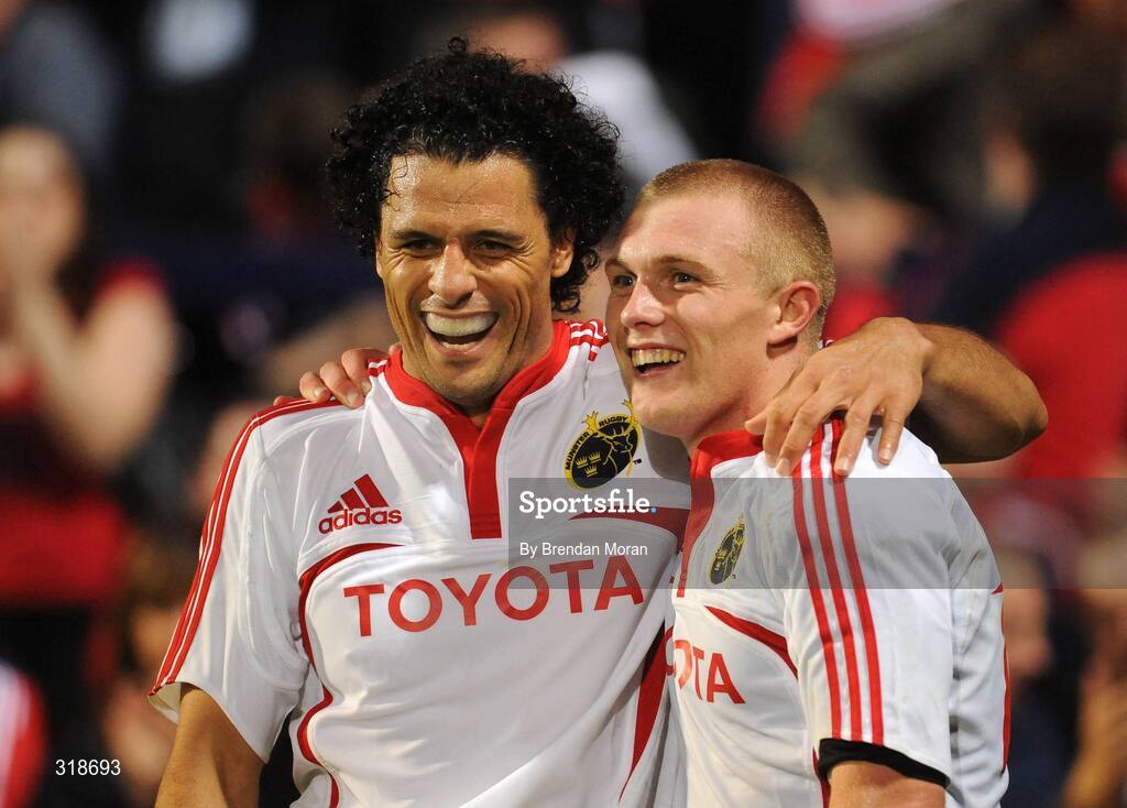 29 August 2008; Keith Earls, right, Munster, is congratulated on scoring the first of his two tries by team-mate Doug Howlett. Pre-Season Friendly - Munster v London Irish, Musgrave Park, Cork. Picture credit: Brendan Moran / SPORTSFILE