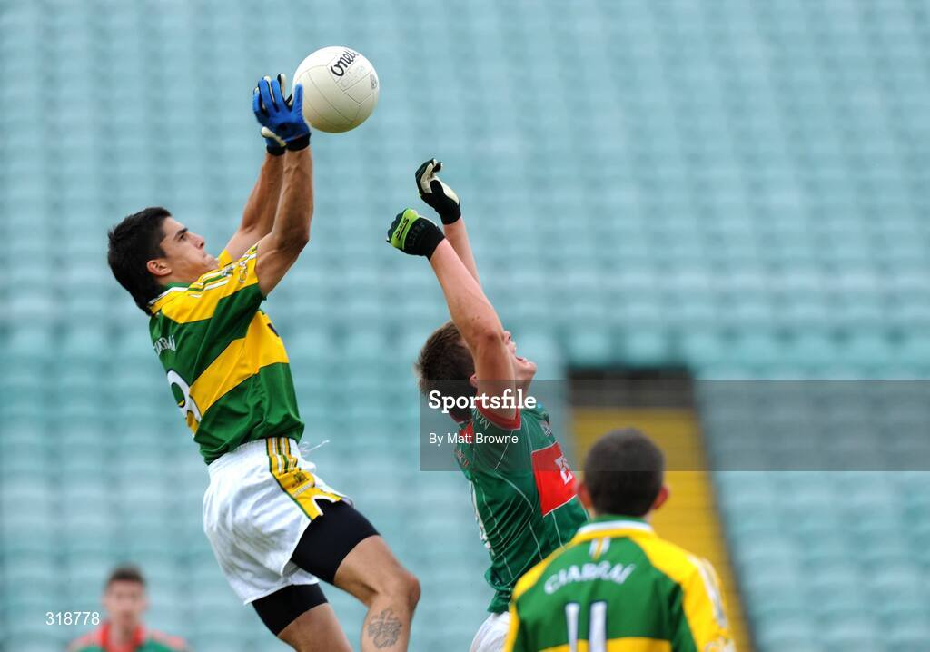 30 August 2008; Wayne Gutherie, Kerry, in action against Aidan O'Shea, Mayo. ESB GAA Football All-Ireland Minor Championship Semi-Final Replay, Kerry v Mayo, Gaelic Grounds, Limerick. Picture credit: Matt Browne / SPORTSFILE