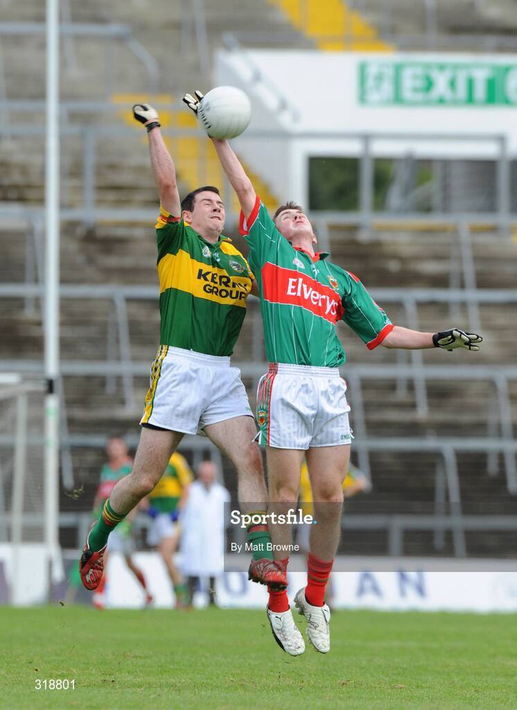 30 August 2008; Shane Nally, Mayo, in action against Mike Tim O'Sullivan, Kerry. ESB GAA Football All-Ireland Minor Championship Semi-Final Replay, Kerry v Mayo, Gaelic Grounds, Limerick. Picture credit: Matt Browne / SPORTSFILE