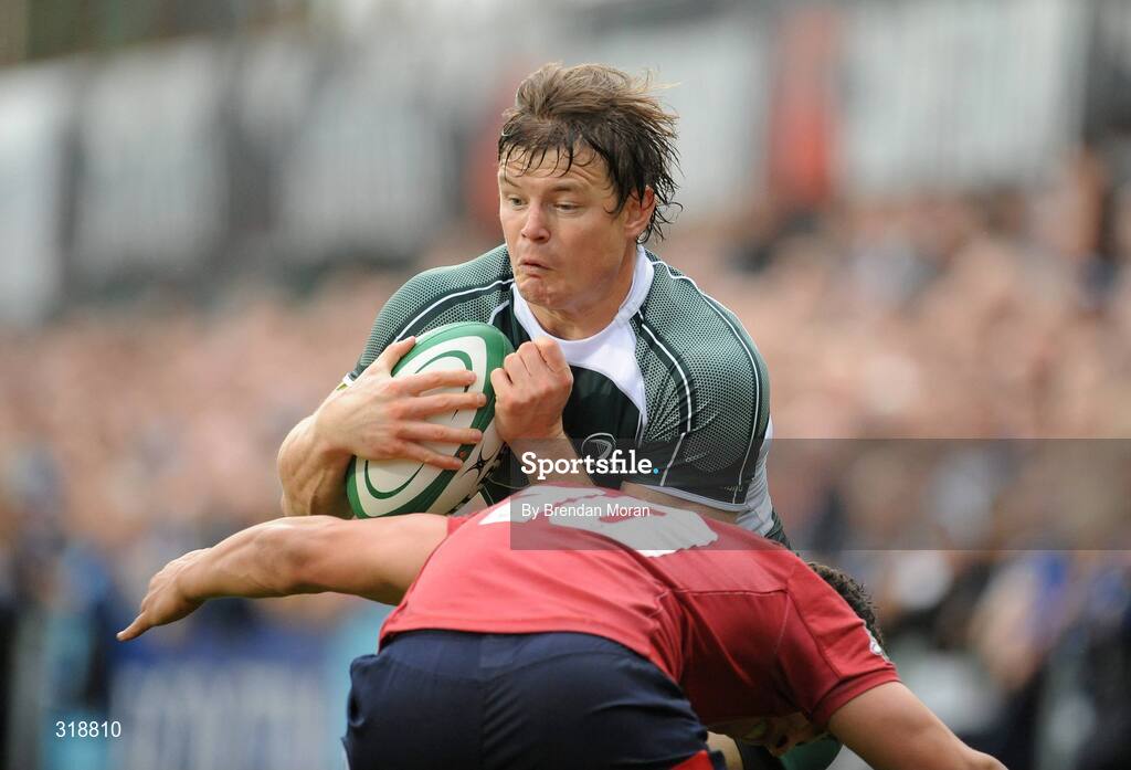 30 August 2008; Brian O'Driscoll, Leinster, is tackled by Ben Gollings, Queensland Reds. Pre-season friendly, Queensland Reds v Leinster, Donnybrook Stadium, Donnybrook, Dublin. Picture credit: Brendan Moran / SPORTSFILE