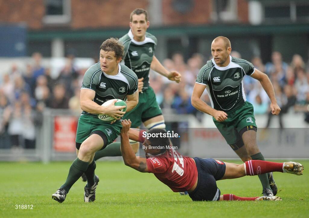 30 August 2008; Brian O'Driscoll, Leinster, is tackled by Charlie Fetoai, Queensland Reds. Pre-season friendly, Queensland Reds v Leinster, Donnybrook Stadium, Donnybrook, Dublin. Picture credit: Brendan Moran / SPORTSFILE