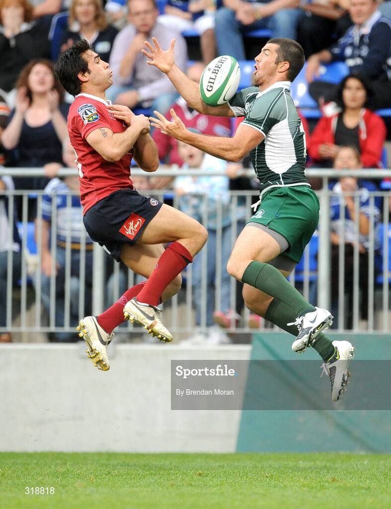30 August 2008; Rob Kearney, Leinster, contests a high ball with Rod Davies, Queensland Reds, which led to Kearney scoring his side's 4th try. Pre-season friendly, Queensland Reds v Leinster, Donnybrook Stadium, Donnybrook, Dublin. Picture credit: Brendan Moran / SPORTSFILE