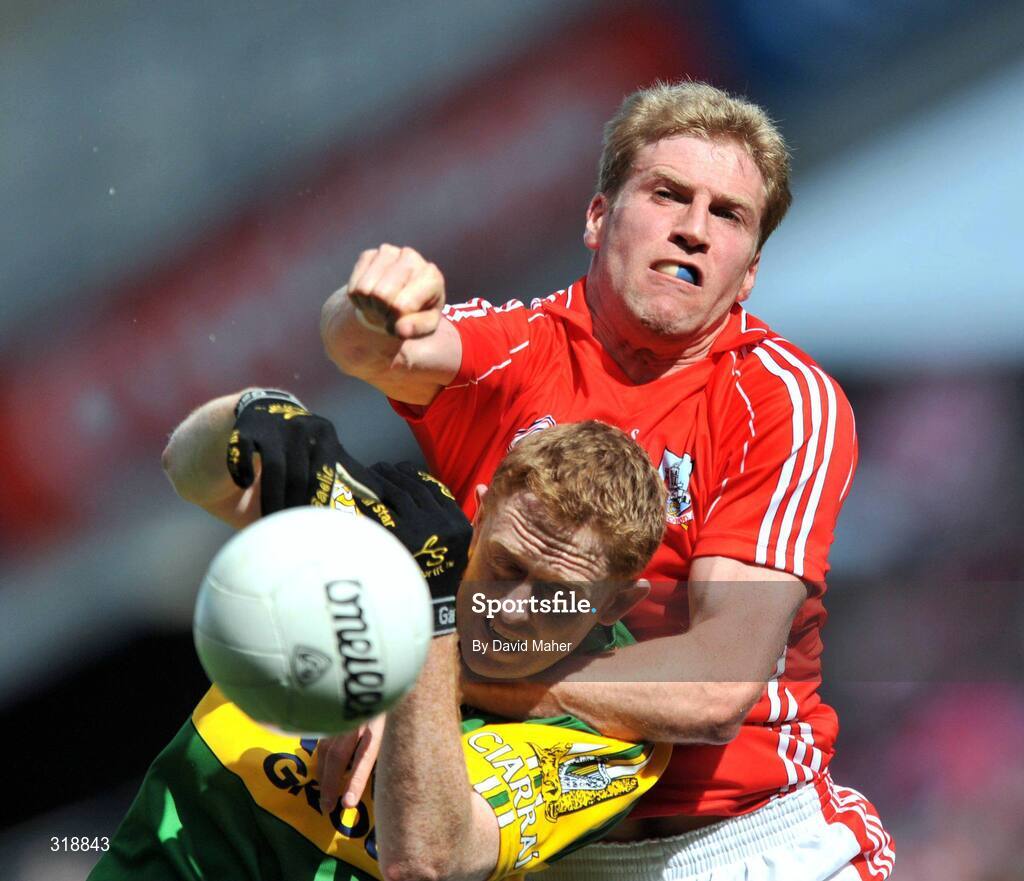 31 August 2008; Colm Cooper, Kerry, in action against Anthony Lynch, Cork. GAA Football All-Ireland Senior Championship Semi-Final Replay, Kerry v Cork, Croke Park, Dublin. Picture credit: David Maher / SPORTSFILE