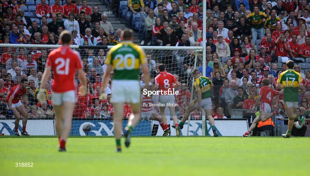 31 August 2008; Tommy Walsh, 15, Kerry, scores his side's first goal against Cork. GAA Football All-Ireland Senior Championship Semi-Final Replay, Kerry v Cork, Croke Park, Dublin. Picture credit: Brendan Moran / SPORTSFILE