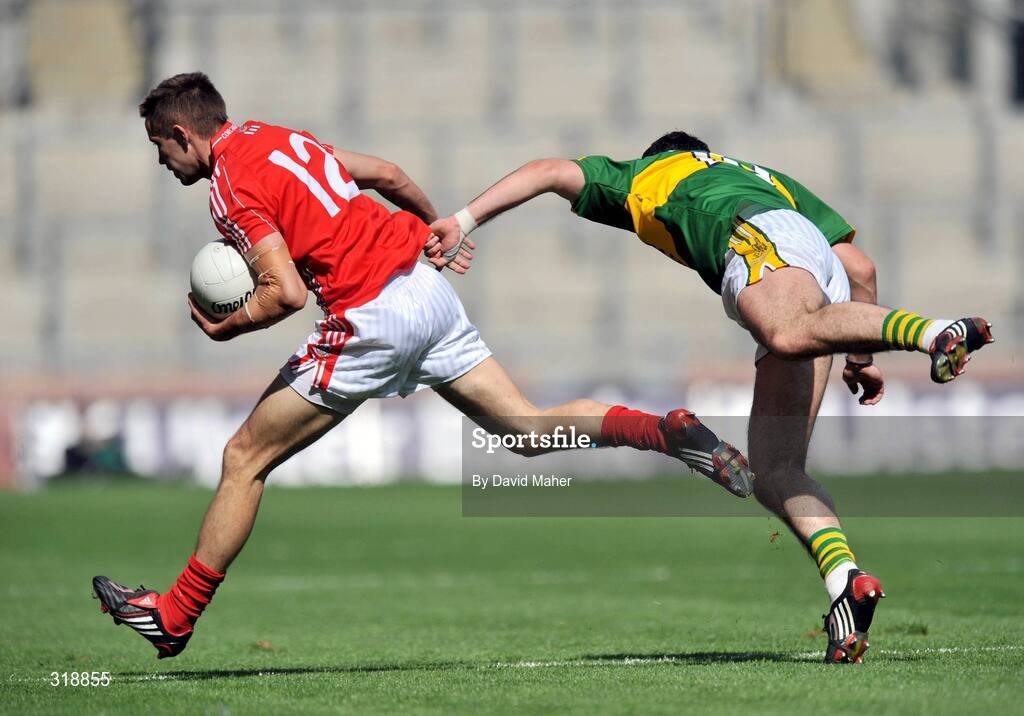 31 August 2008; Kevin McMahon, Cork, in action against Brian Sheehan, Kerry. GAA Football All-Ireland Senior Championship Semi-Final Replay, Kerry v Cork, Croke Park, Dublin. Picture credit: David Maher / SPORTSFILE