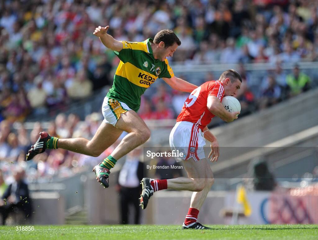 31 August 2008; Noel O'Leary, Cork, in action against Eoin Brosnan, Kerry. GAA Football All-Ireland Senior Championship Semi-Final Replay, Kerry v Cork, Croke Park, Dublin. Picture credit: Brendan Moran / SPORTSFILE