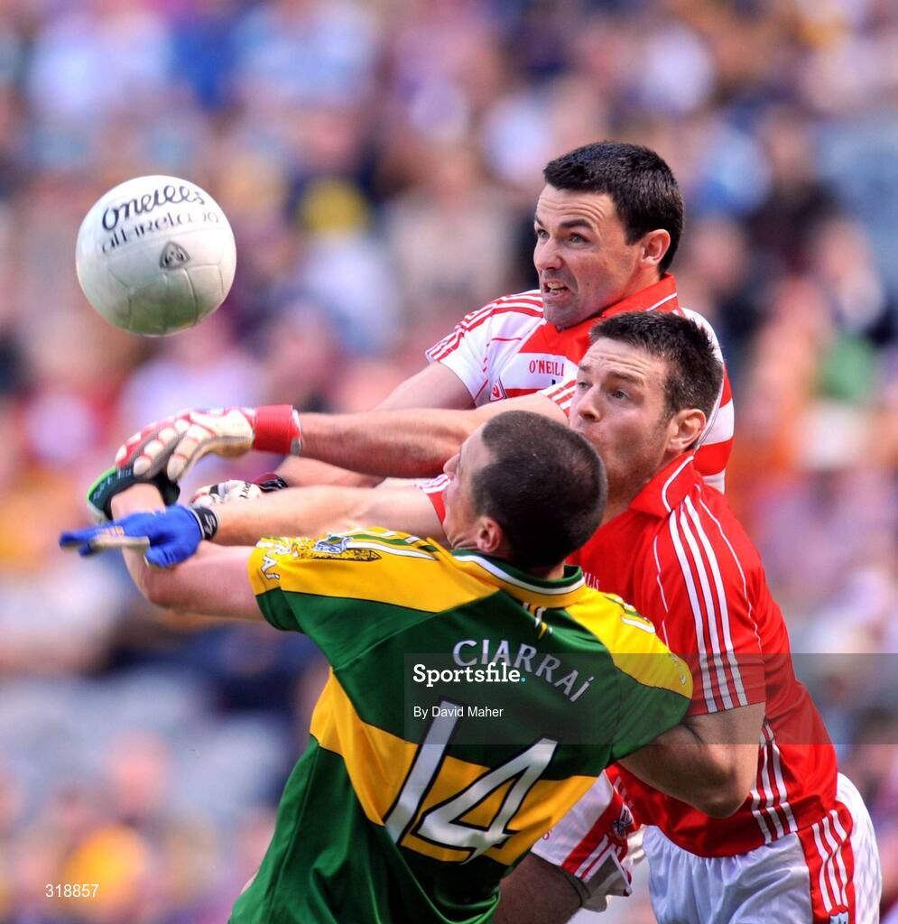 31 August 2008; Cork goalkeeper Alan Quike and Derek Kavanagh, in action against Kieran Dohaghy, Kerry. GAA Football All-Ireland Senior Championship Semi-Final Replay, Kerry v Cork, Croke Park, Dublin. Picture credit: David Maher / SPORTSFILE
