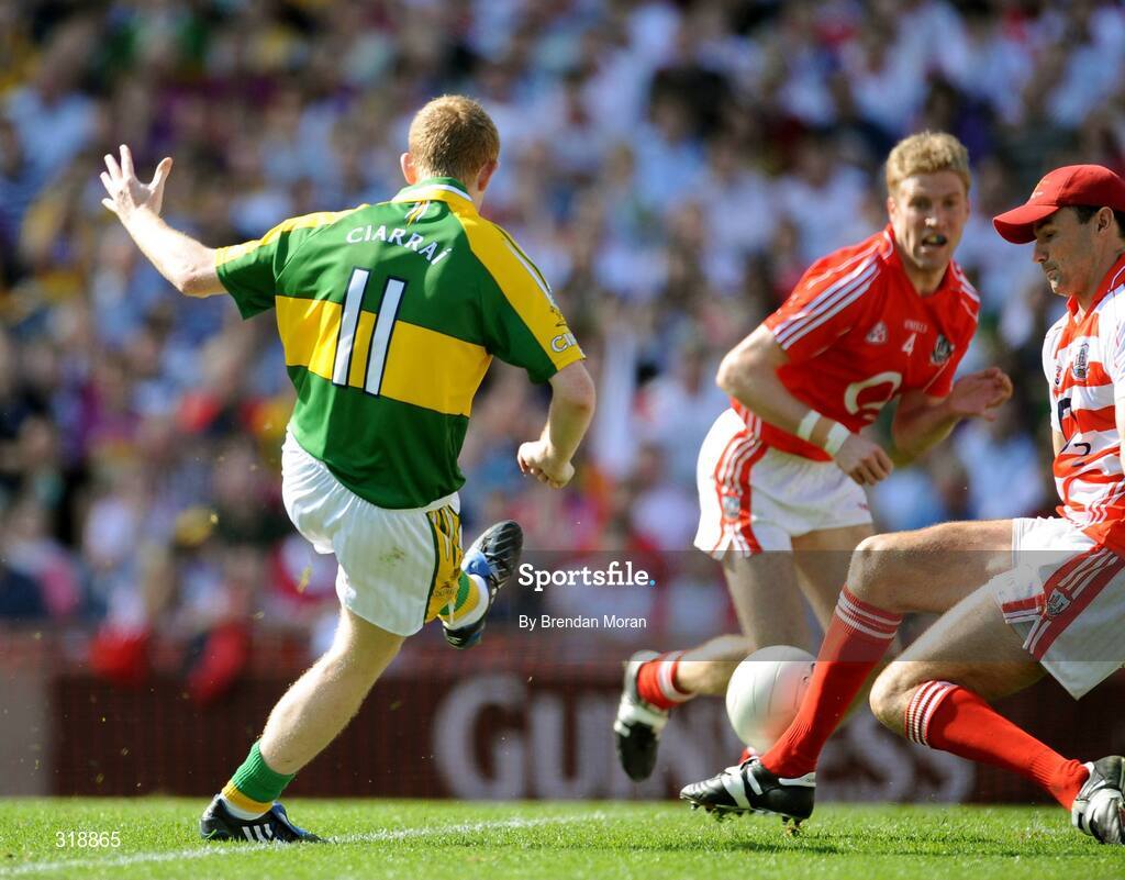 31 August 2008; Colm Cooper, 11, Kerry, scores his side's third goal against Cork. GAA Football All-Ireland Senior Championship Semi-Final Replay, Kerry v Cork, Croke Park, Dublin. Picture credit: Brendan Moran / SPORTSFILE