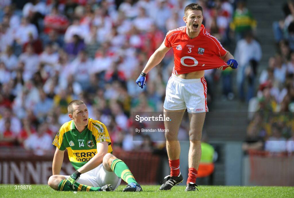 31 August 2008; Derek Kavanagh, Cork, attempts to get the umpire's attention as Kieran Donaghy, Kerry, sits on the ground. GAA Football All-Ireland Senior Championship Semi-Final Replay, Kerry v Cork, Croke Park, Dublin. Picture credit: Brendan Moran / SPORTSFILE