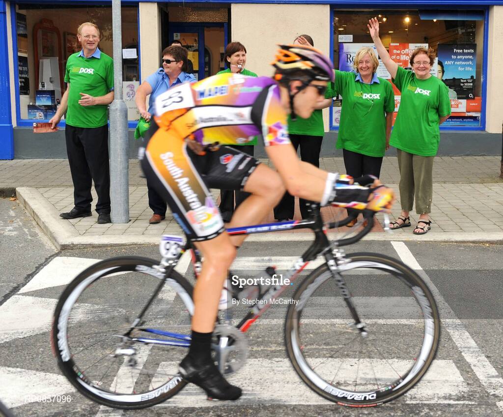27 August 2008; An Post staff from Bunclody, Co. Wexford, urge on the riders during the opening stage of the Tour of Ireland. 2008 Tour of Ireland - Stage 1, Dublin - Waterford. Picture credit: Stephen McCarthy / SPORTSFILE  *** Local Caption ***