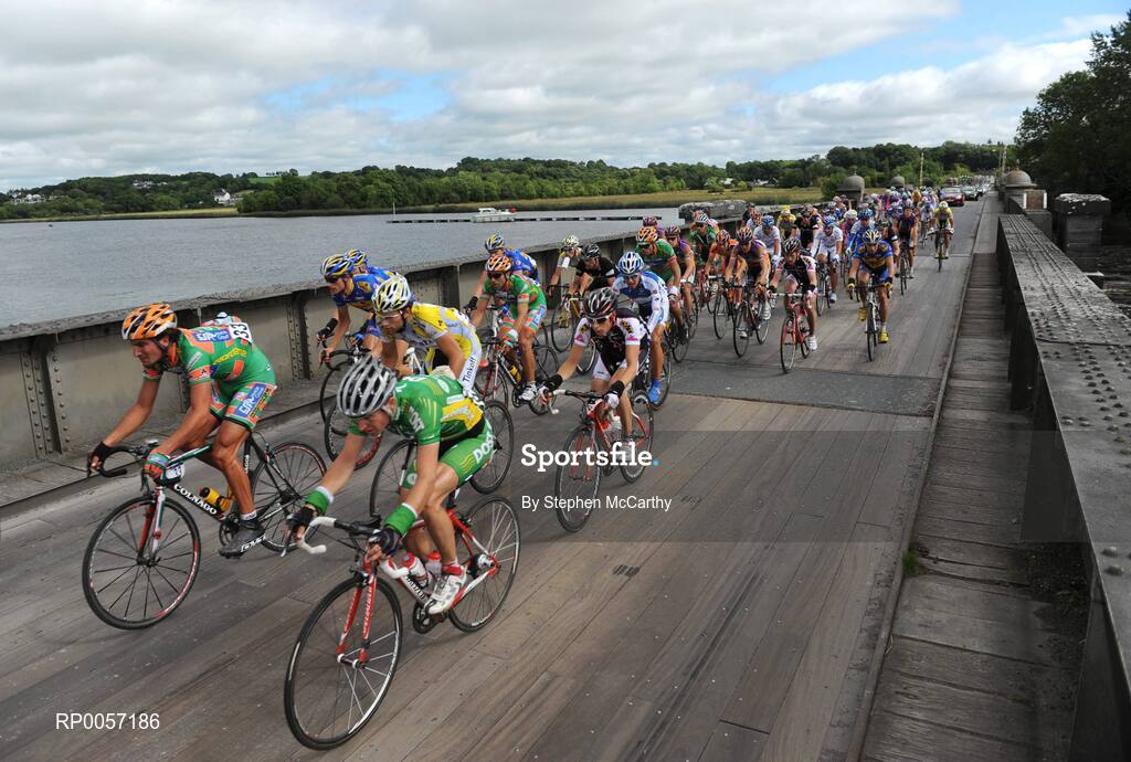 28 August 2008; A general view of the peloton crossing the the River Shannon, in Portumna, Co. Galway. 2008 Tour of Ireland - Stage 2, Thurles - Loughrea. Picture credit: Stephen McCarthy / SPORTSFILE