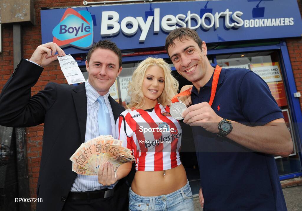 29 August 2008; Olympic boxing silver medalist Kenny Egan, right, with Leon Blanche from Boylesports, and model Clare Tully, at the Boylesports shop in Neilstown. Kenny collected his winnings after he placed a bet on himself to win a medal in Beijing. Boylesports generously trebled his winnings and gave the same amount to Kenny’s club in Neilstown to prepare the boxers of the future. Boylseports, Clondalkin, Dublin. Picture credit: Brian Lawless / SPORTSFILE