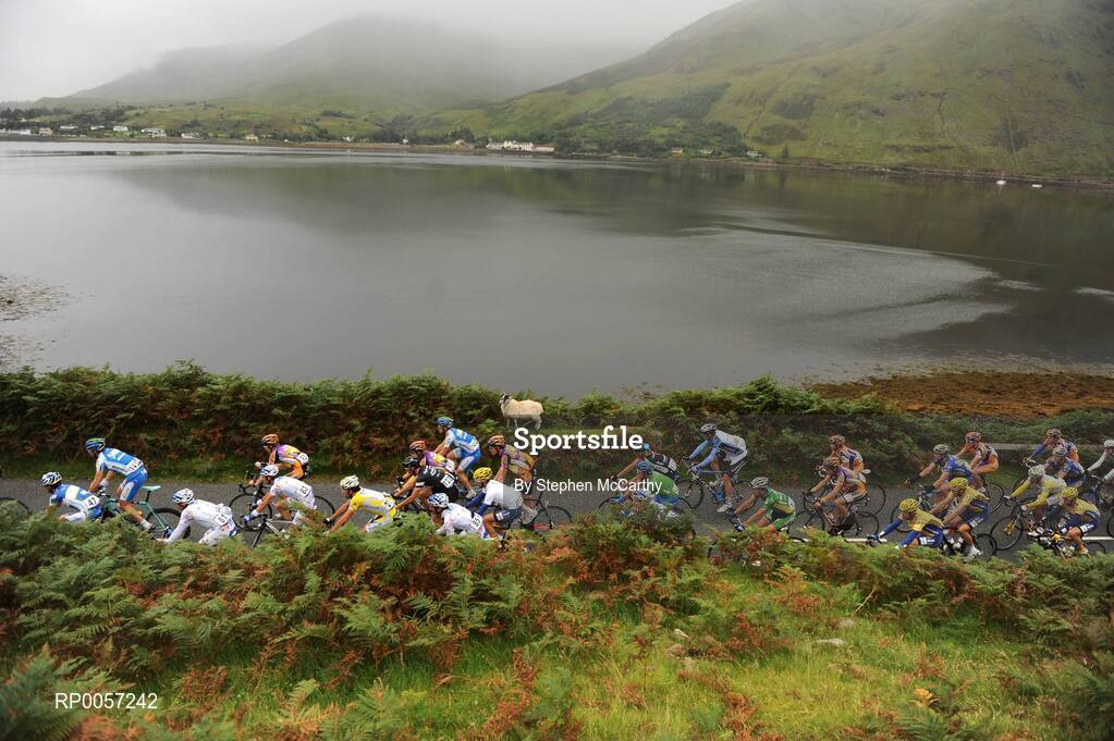 29 August 2008; A general view of the peloton as the race makes its way to Maumturk, Co. Galway. 2008 Tour of Ireland - Stage 3, Ballinrobe - Galway. Picture credit: Stephen McCarthy / SPORTSFILE