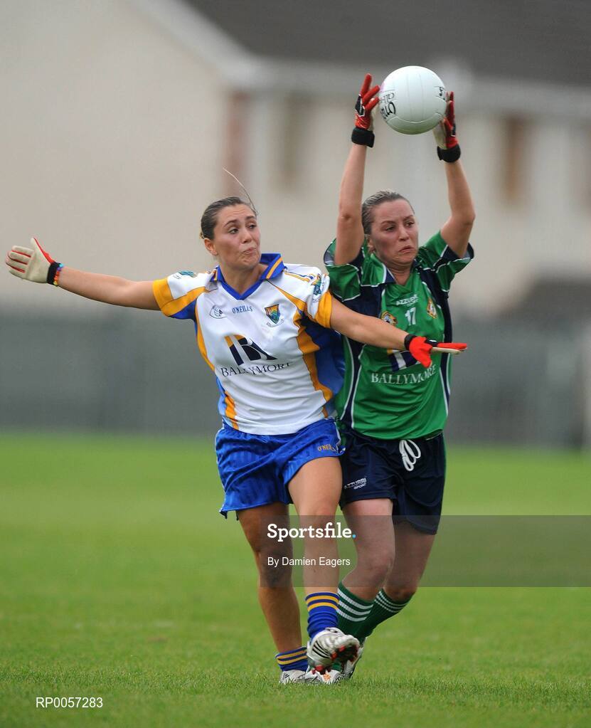 30 August 2008; Claire Towey, London, in action against Lorna Fusciardi, Wicklow. TG4 All-Ireland Ladies Junior Football Championship Semi-Final, London v Wicklow, St. Peregrine's, Blakestown Rd, Dublin. Picture credit: Damien Eagers / SPORTSFILE