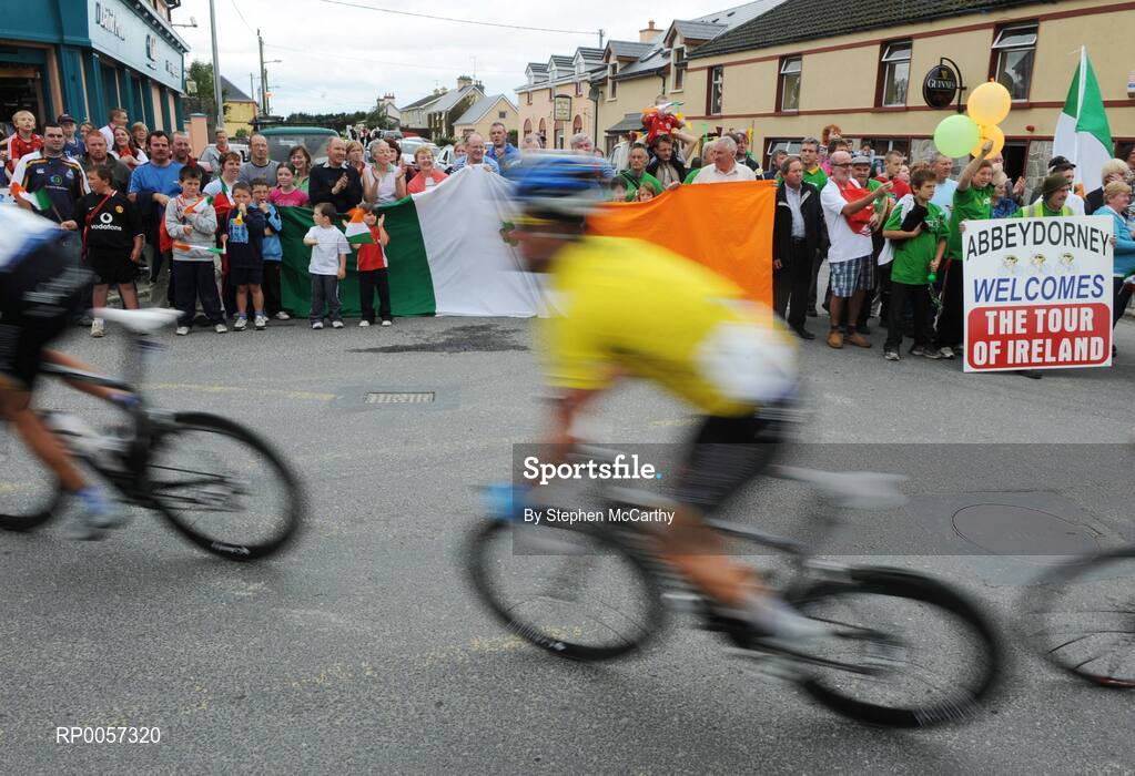30 August 2008; Yellow jersey wearer Mark Cavendish, Team Columbia, passes through Abbeydorney, Co. Kerry. 2008 Tour of Ireland - Stage 4, Limerick - Dingle. Picture credit: Stephen McCarthy / SPORTSFILE