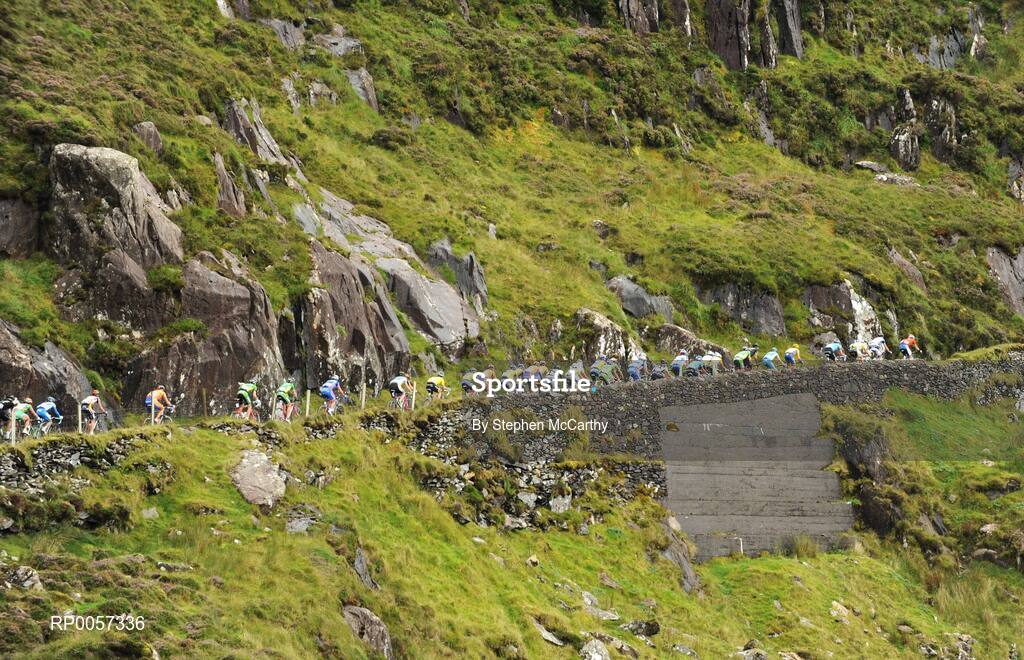 30 August 2008; A general view of the peleton as the race approaches the summit of Conor Pass, Co. Kerry. 2008 Tour of Ireland - Stage 4, Limerick - Dingle. Picture credit: Stephen McCarthy / SPORTSFILE