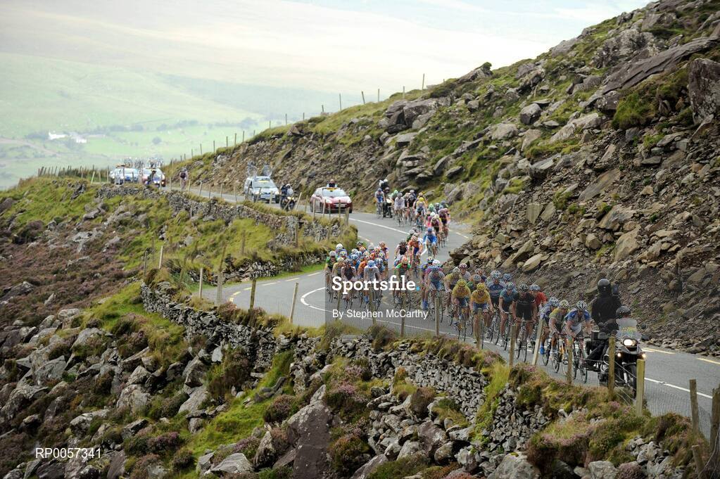 30 August 2008; A general view of the peleton on the approach to the summit of Conor Pass, Co. Kerryy. 2008 Tour of Ireland - Stage 4, Limerick - Dingle. Picture credit: Stephen McCarthy / SPORTSFILE
