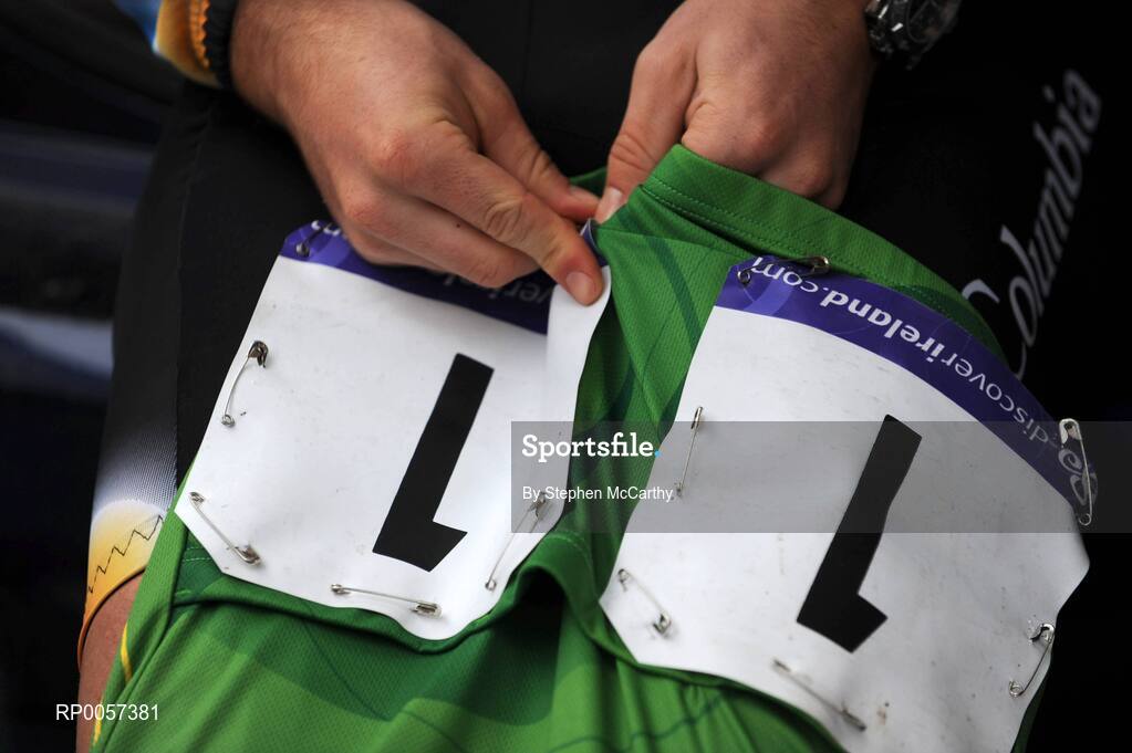 31 August 2008; Mark Cavendish, Team Columbia, pins on his race number to his An Post sponsored green jersey ahead of the start of the stage in Killarney, Co. Kerry. 2008 Tour of Ireland - Stage 5, Killarney - Cork. Picture credit: Stephen McCarthy / SPORTSFILE  *** Local Caption ***