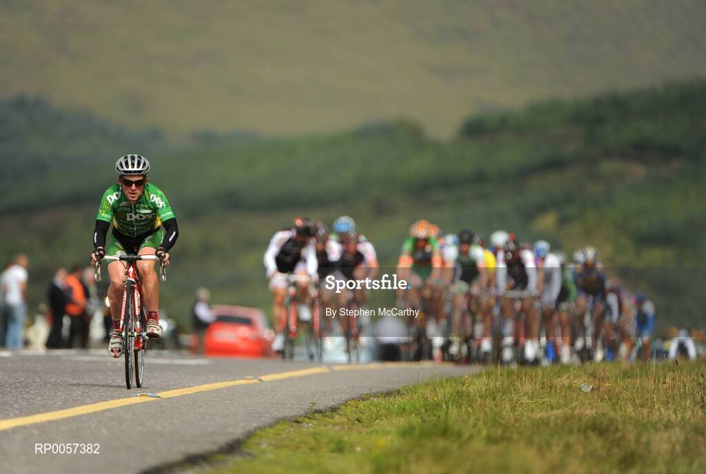 31 August 2008; Paidi O'Brien, An Post sponsored Sean Kelly team, leads the chasing peleton on the approach to the summit of the Crohane climb. 2008 Tour of Ireland - Stage 5, Killarney - Cork. Picture credit: Stephen McCarthy / SPORTSFILE  *** Local Caption ***