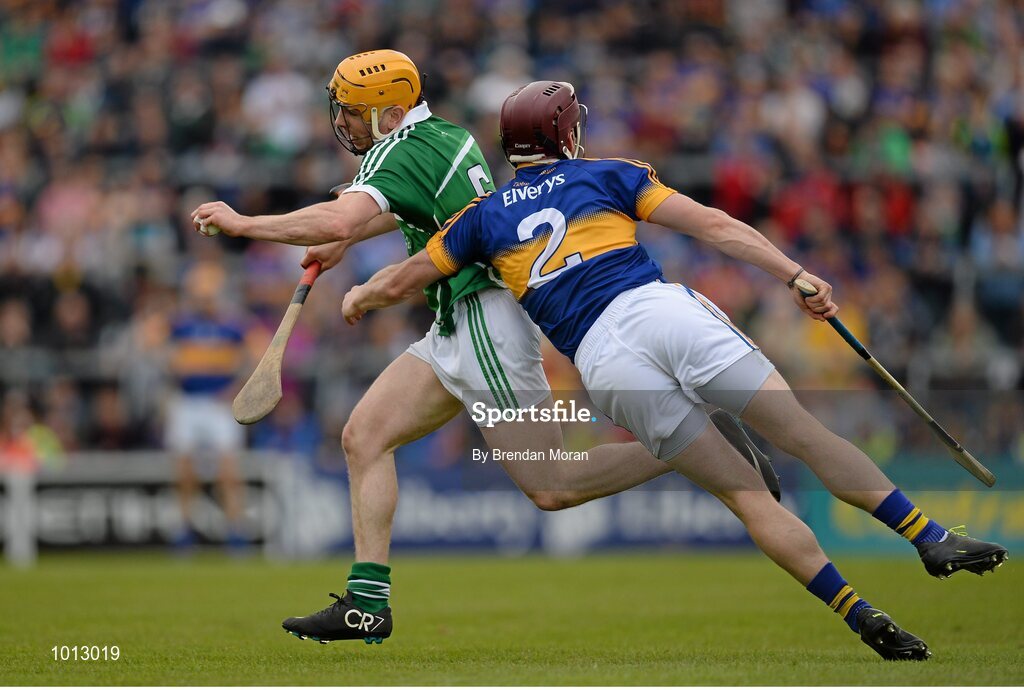 21 June 2015; Denis Moloney, Limerick, in action against Paddy Stapleton, Tipperary. Munster GAA Hurling Senior Championship, Semi-Final, Limerick v Tipperary, Gaelic Grounds, Limerick. Picture credit: Brendan Moran / SPORTSFILE