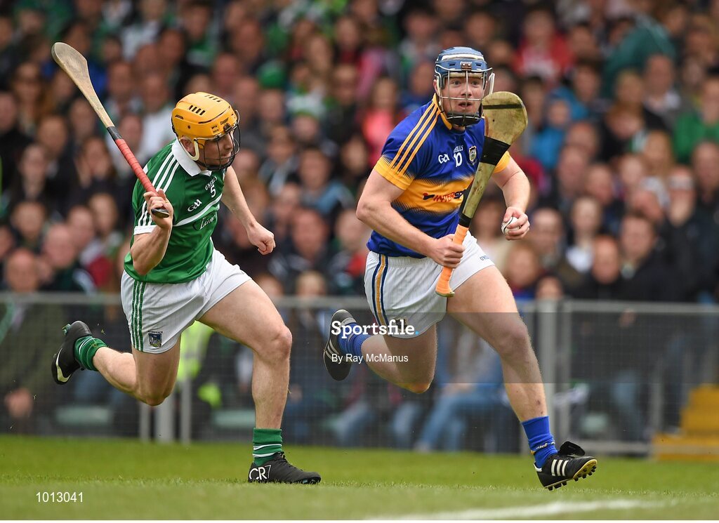 21 June 2015; Jason Forde, Tipperary, in action against Seanie O'Brien, Limerick. Munster GAA Hurling Senior Championship, Semi-Final, Limerick v Tipperary, Gaelic Grounds, Limerick. Picture credit: Ray McManus / SPORTSFILE