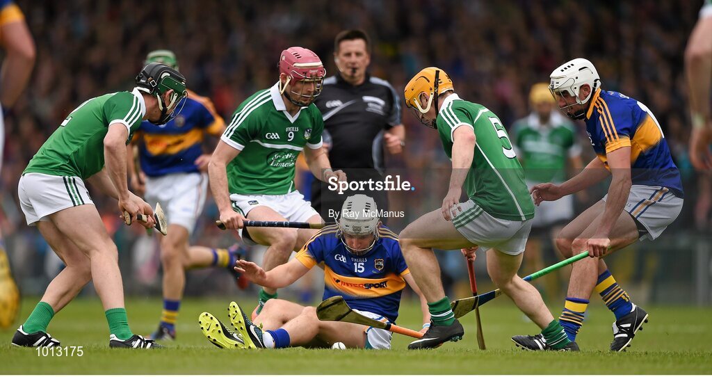21 June 2015; Niall O'Meara, supported by his Tipperary team mate Patrick Maher, tries to lift the sliothar under pressure from Limerick players Stephen Walsh, left, Paudie O'Brien, 9, and Seanie O'Brien. Munster GAA Hurling Senior Championship, Semi-Final, Limerick v Tipperary, Gaelic Grounds, Limerick. Picture credit: Ray McManus / SPORTSFILE
