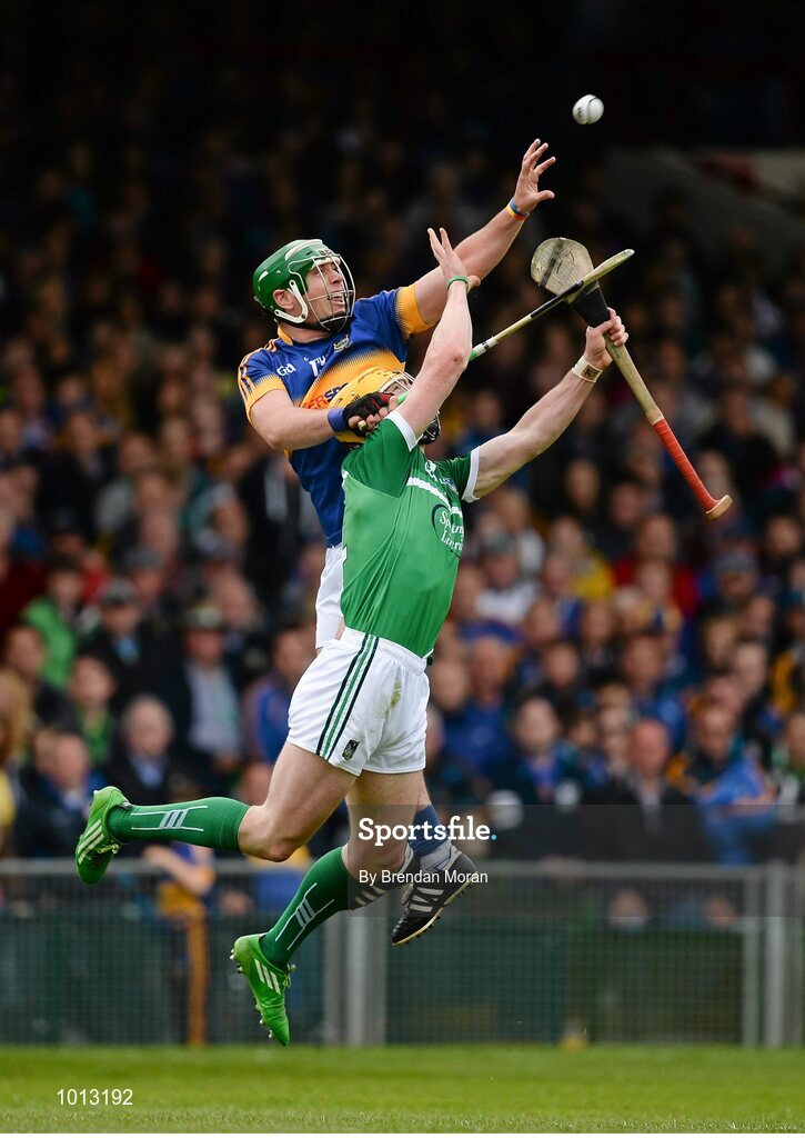 21 June 2015; Niall O'Meara, Tipperary, fields a high ball ahead of Seamus Hickey, Limerick. Munster GAA Hurling Senior Championship, Semi-Final, Limerick v Tipperary, Gaelic Grounds, Limerick. Picture credit: Brendan Moran / SPORTSFILE