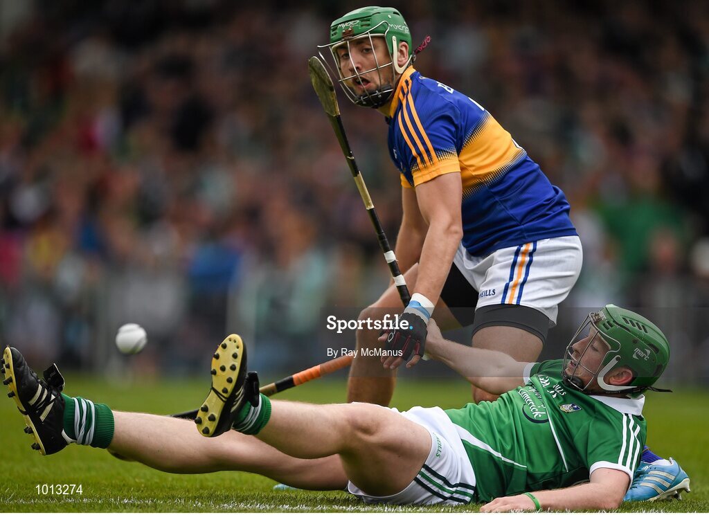 21 June 2015; Shane Dowling, Limerick, in action against James Barry, Tipperary. Munster GAA Hurling Senior Championship, Semi-Final, Limerick v Tipperary, Gaelic Grounds, Limerick. Picture credit: Ray McManus / SPORTSFILE