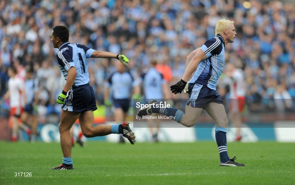 16 August 2008; Mark Vaughan, right, replaces Jason Sherlock on the Dublin team. GAA Football All-Ireland Senior C'ship Quarter-Final, Dublin v Tyrone, Croke Park, Dublin. Picture credit: Stephen McCarthy / SPORTSFILE
