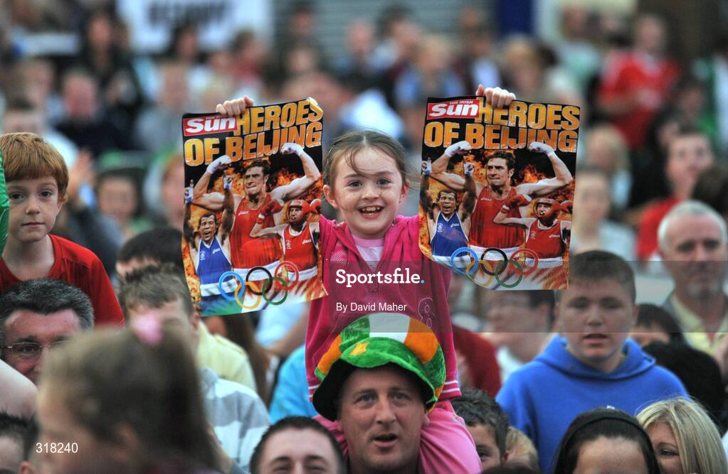 26 August 2008; Ellen Phelan and her dad Tim, watch on as Olympic silver medalist Kenny Egan arrives at Clondalkin, Co. Dublin. Picture credit: David Maher / SPORTSFILE