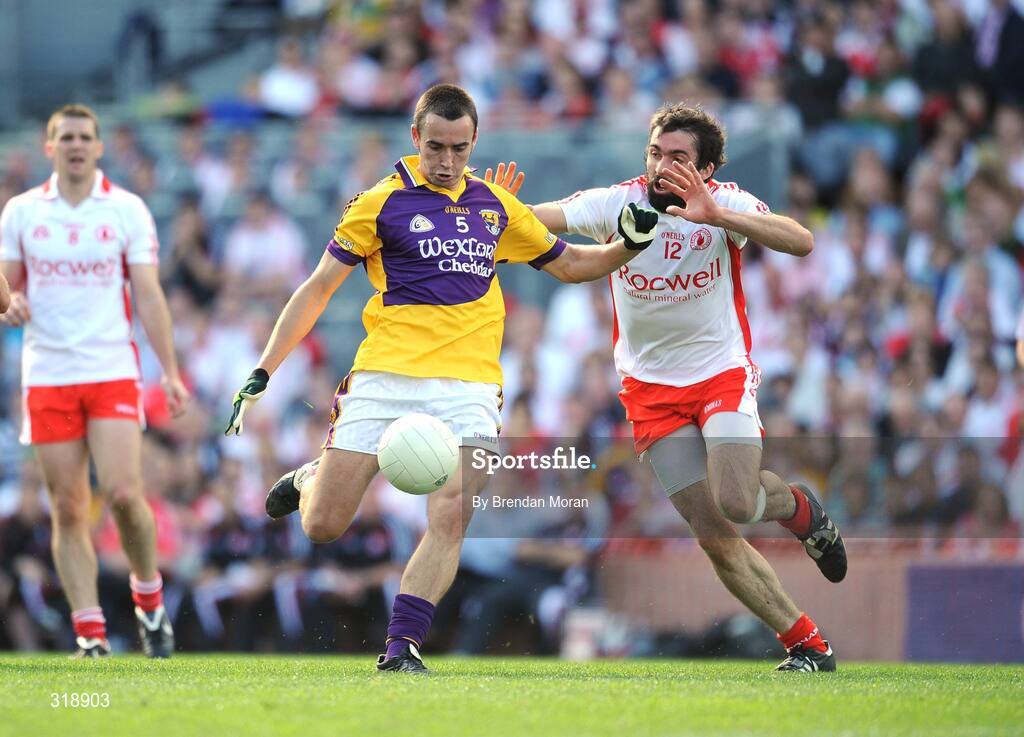 31 August 2008; Adrian Morrissey, Wexford, kicks a point despite the attention of Joe McMahon, Tyrone. GAA Football All-Ireland Senior Championship Semi-Final, Tyrone v Wexford, Croke Park, Dublin. Picture credit: Brendan Moran / SPORTSFILE