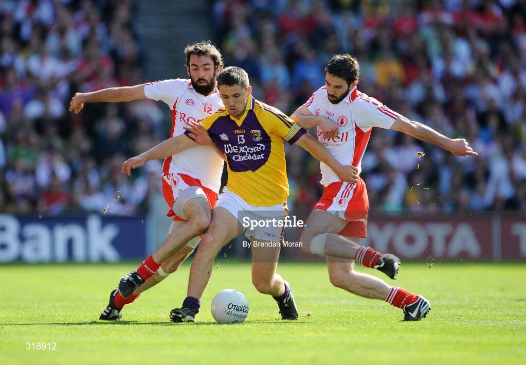 31 August 2008; Ciaran Lyng, Wexford, in action against Joe McMahon, left, and Ciaran Gourley, Tyrone. GAA Football All-Ireland Senior Championship Semi-Final, Tyrone v Wexford, Croke Park, Dublin. Picture credit: Brendan Moran / SPORTSFILE