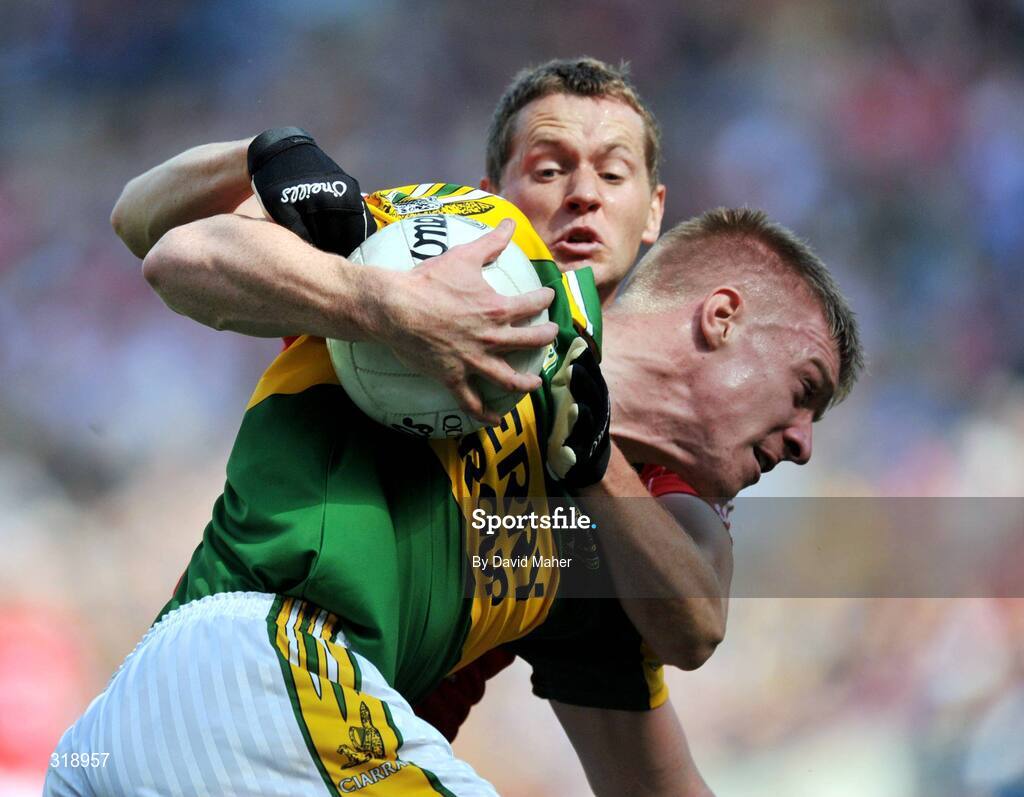 31 August 2008; Tommy Walsh, Kerry, in action against Diarmuid Duggan, Cork. GAA Football All-Ireland Senior Championship Semi-Final Replay, Kerry v Cork, Croke Park, Dublin. Picture credit: David Maher / SPORTSFILE