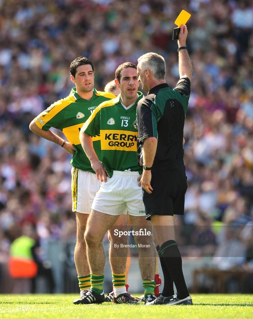 31 August 2008; Declan O'Sullivan, Kerry, is shown a yellow card by referee Jimmy White. GAA Football All-Ireland Senior Championship Semi-Final Replay, Kerry v Cork, Croke Park, Dublin. Picture credit: Brendan Moran / SPORTSFILE