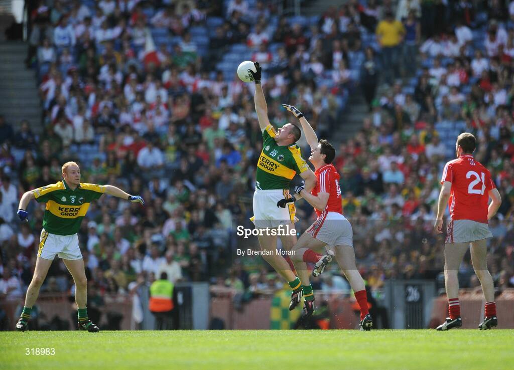 31 August 2008; Micheal Quirke, Kerry, wins a dropping ball ahead of Michael Cussen, Cork. GAA Football All-Ireland Senior Championship Semi-Final Replay, Kerry v Cork, Croke Park, Dublin. Picture credit: Brendan Moran / SPORTSFILE