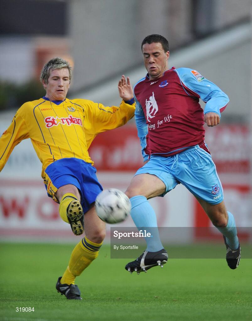 1 September 2008; Graham Gartland, Drogheda United, in action against Mark McAllister, Dungannon Swifts. Setanta Sports Cup, Group One, Drogheda United v Dungannon Swifts, United Park, Drogheda, Co. Louth. Photo by Sportsfile
