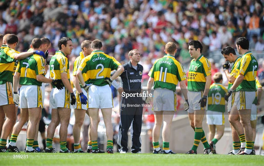 31 August 2008; Kerry manager Pat O'Shea with his players before the game. GAA Football All-Ireland Senior Championship Semi-Final Replay, Kerry v Cork, Croke Park, Dublin. Picture credit: Brendan Moran / SPORTSFILE
