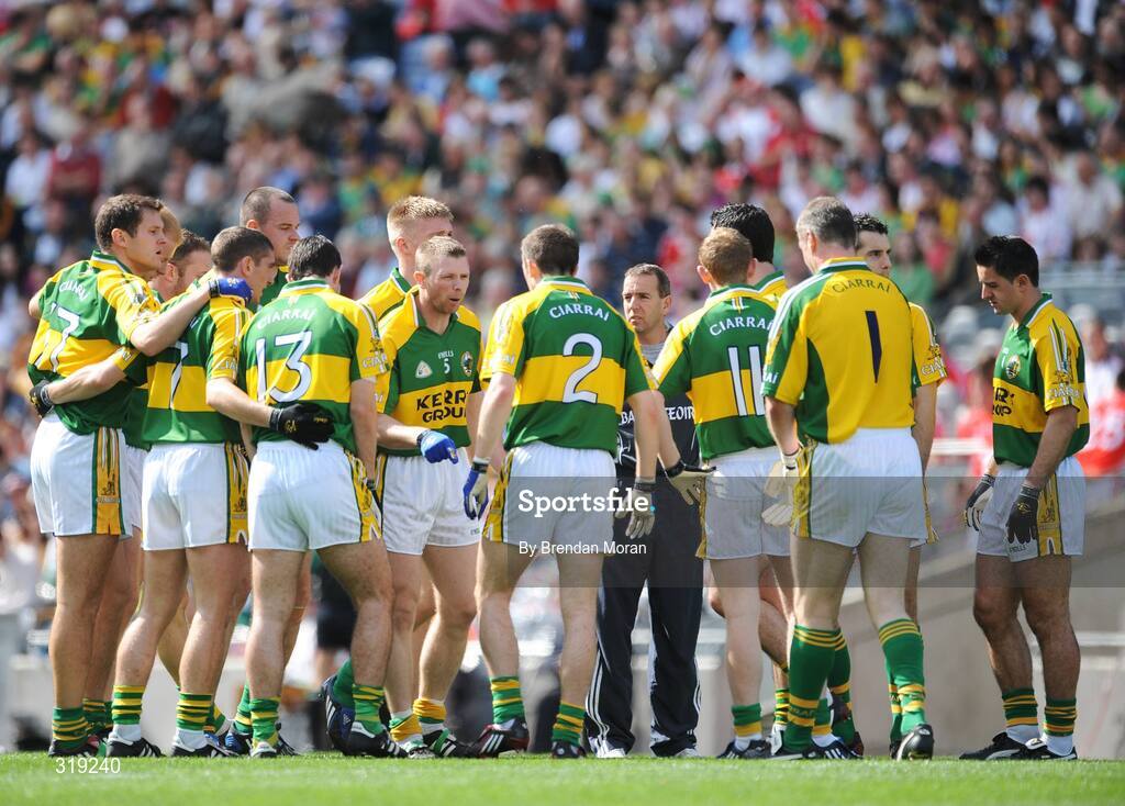 31 August 2008; Kerry captain Tomas O Se speaks to his players before the start of the game. GAA Football All-Ireland Senior Championship Semi-Final Replay, Kerry v Cork, Croke Park, Dublin. Picture credit: Brendan Moran / SPORTSFILE