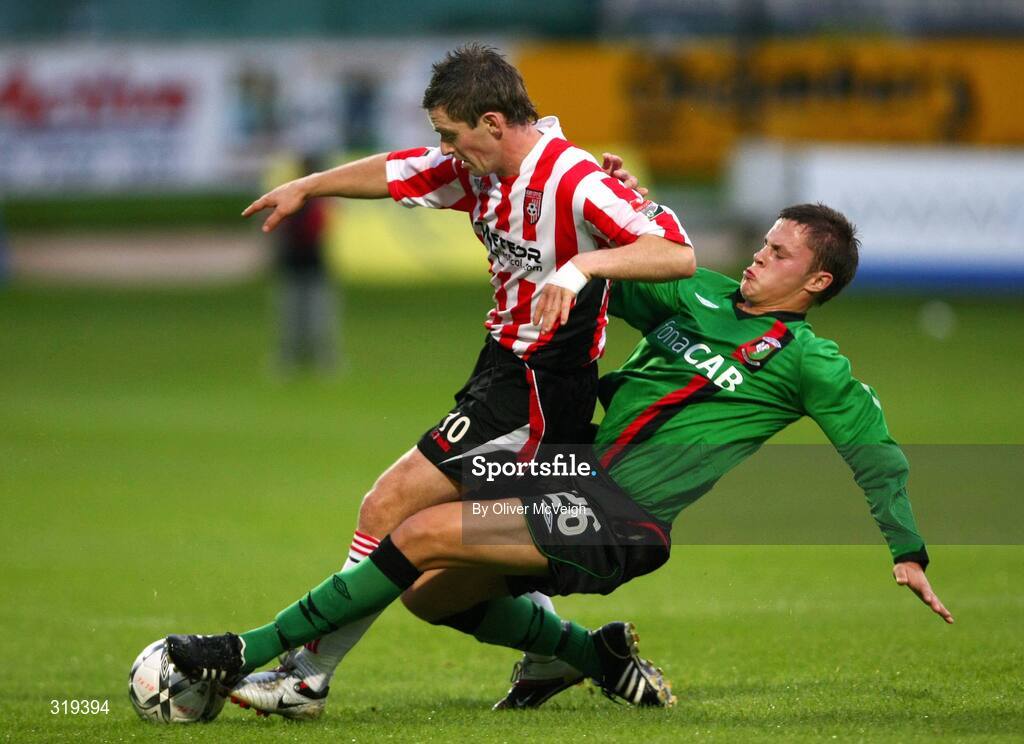 2 Septemeber 2008; Kevin McHugh, Derry City, in action against Johnny Black, Glentoran. Setanta Cup, Derry City v Glentoran, Brandywell, Derry. Picture credit: Oliver McVeigh / SPORTSFILE