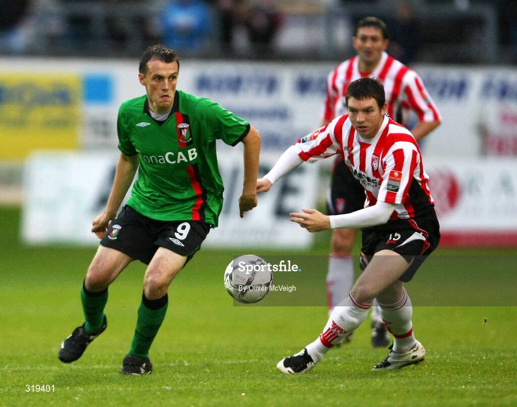 2 Septemeber 2008; Michael Halliday, Glentoran, in action against Kevin Deery, Derry City. Setanta Cup, Derry City v Glentoran, Brandywell, Derry. Picture credit: Oliver McVeigh / SPORTSFILE