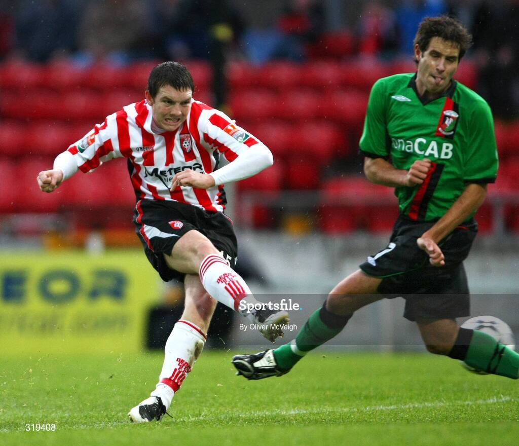 2 Septemeber 2008; Kevin Deery, Derry City, in action against Sean Ward, Glentoran. Setanta Cup, Derry City v Glentoran, Brandywell, Derry. Picture credit: Oliver McVeigh / SPORTSFILE