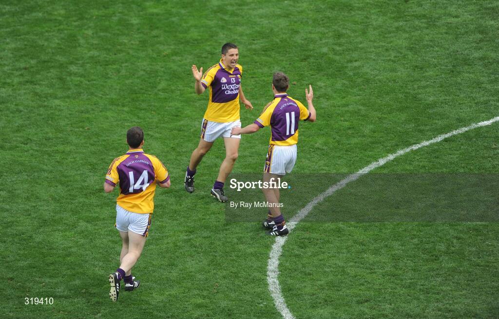 31 August 2008; Ciaran Lynge celebrates scoring a goal for Wexford with team-mates Redmond Barry, 11, and Paddy Colfer.GAA Football All-Ireland Senior Championship Semi-Final, Tyrone v Wexford, Croke Park, Dublin. Picture credit: Ray McManus / SPORTSFILE