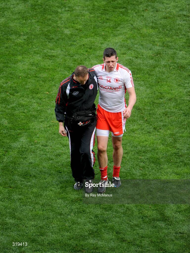 31 August 2008; Tyrone's Sean Cavanagh leaves the field with an injury. GAA Football All-Ireland Senior Championship Semi-Final, Tyrone v Wexford, Croke Park, Dublin. Picture credit: Ray McManus / SPORTSFILE